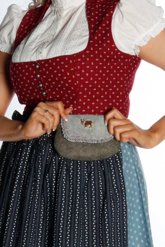 11 Must-Haves For Your Dirndl Bag